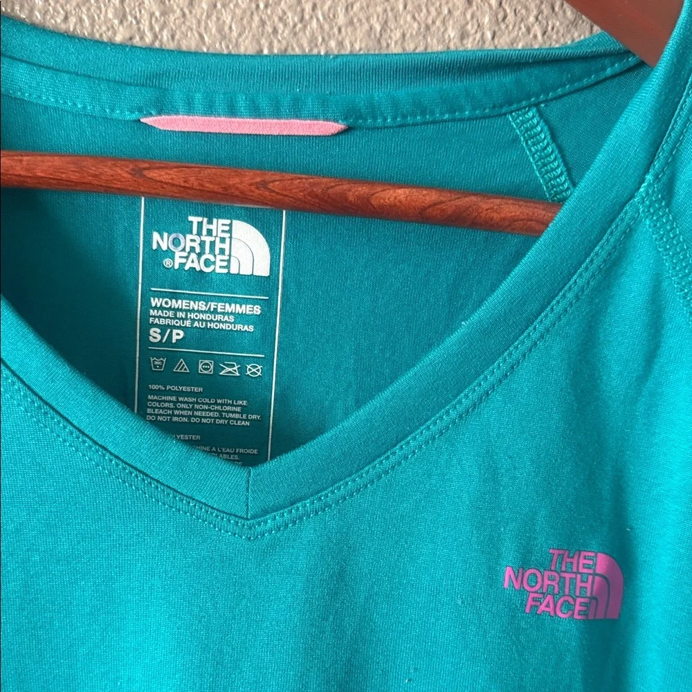The North Face Women's Teal V-Neck Short Sleeve Active Tee - Picture 2 of 2